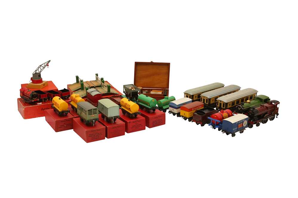 Lot 112 - A COLLECTION OF HORNBY 'O' GAUGE TRAINS