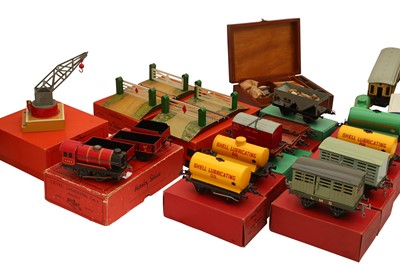 Lot 112 - A COLLECTION OF HORNBY 'O' GAUGE TRAINS