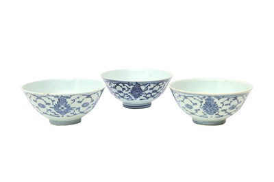 Lot 985 - THREE CHINESE BLUE AND WHITE BOWLS