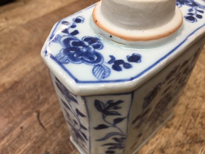 Lot 222 - A CHINESE BLUE AND WHITE TEA CADDY AND COVER
