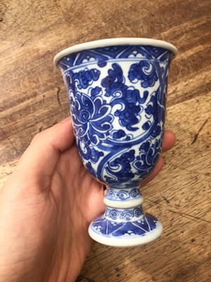 Lot 220 - A NEAR-PAIR OF CHINESE BLUE AND WHITE GOBLETS