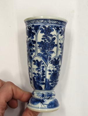 Lot 219 - A SMALL CHINESE BLUE AND WHITE BEAKER VASE