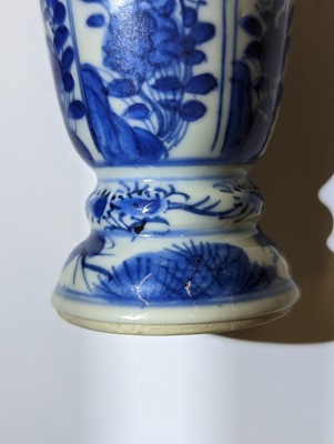 Lot 219 - A SMALL CHINESE BLUE AND WHITE BEAKER VASE