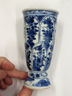 Lot 219 - A SMALL CHINESE BLUE AND WHITE BEAKER VASE