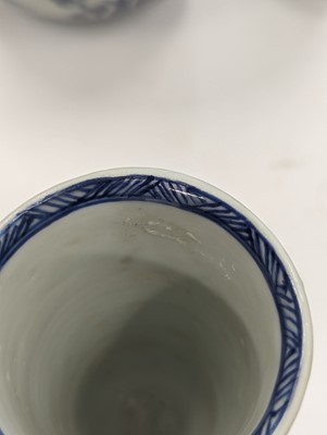 Lot 219 - A SMALL CHINESE BLUE AND WHITE BEAKER VASE