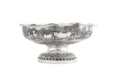 Lot 69 - A large early 20th century Anglo – Indian silver fruit bowl, Calcutta, Bhowanipore circa 1910 by Dass and Dutt