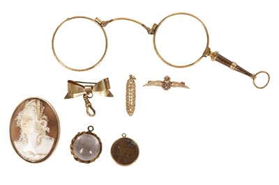 Lot 62 - A GROUP OF JEWELLERY