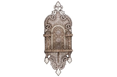 Lot 269 - A BONE AND MOTHER-OF-PEARL-INLAID HARDWOOD WALL TURBAN HOLDER IN OTTOMAN STYLE