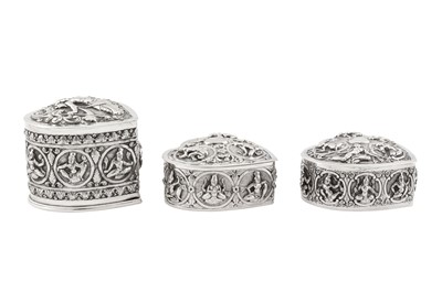 Lot 42 - A pair of late 19th / early 20th century Anglo – Indian unmarked silver dressing table boxes, Madras circa 1900