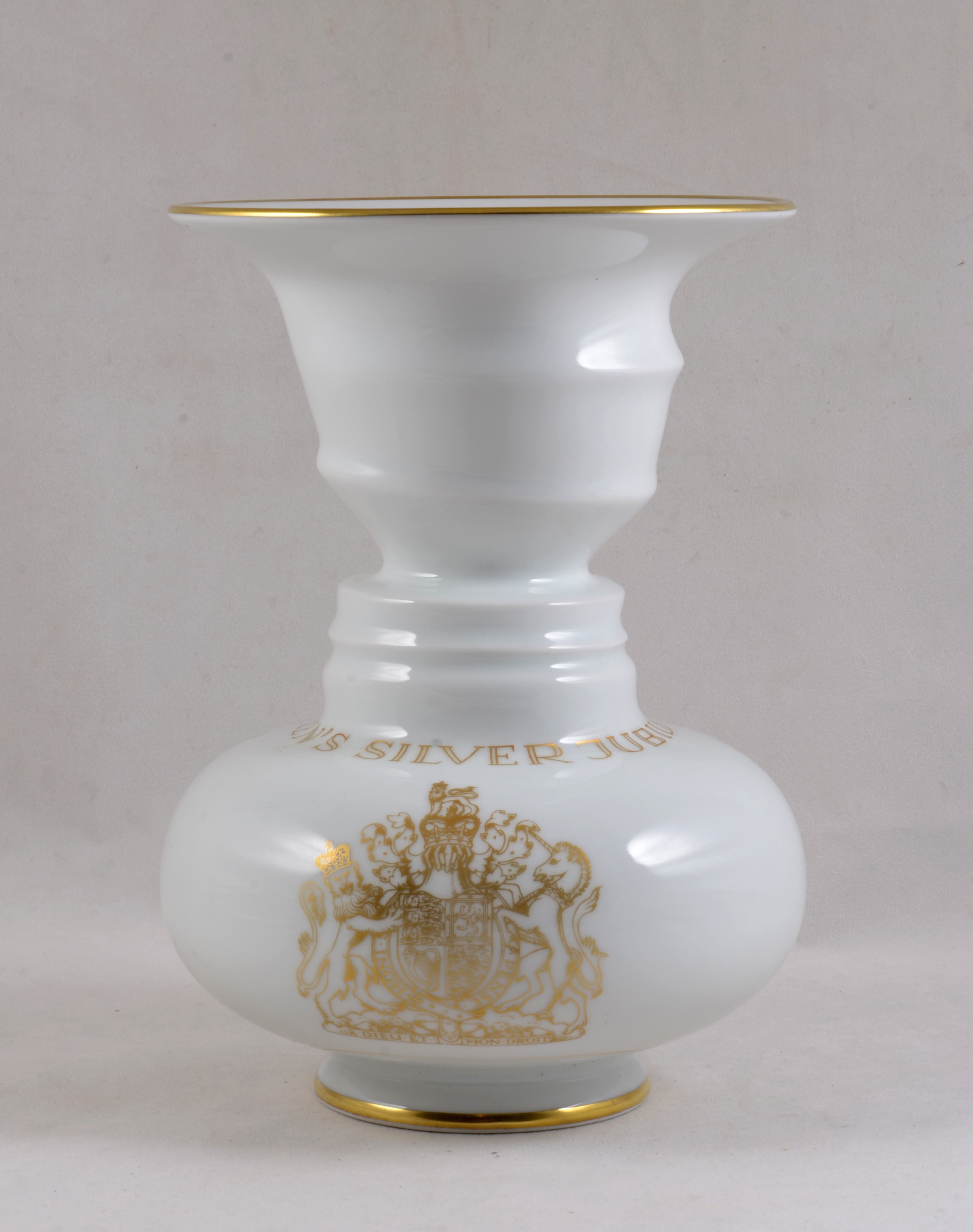 Lot 118 - A Royal Silhouette Vase by Kaiser Porcelain.