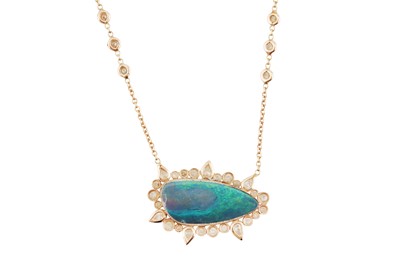 Lot 10 - AN OPAL DOUBLET AND DIAMOND PENDANT NECKLACE