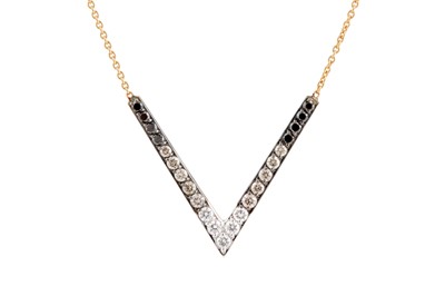 Lot 209 - A diamond pendant necklace