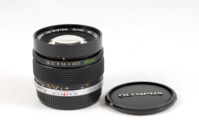 Lot 256 - An Olympus OM Auto-W 35mm f2 lens. #131449 with caps.
