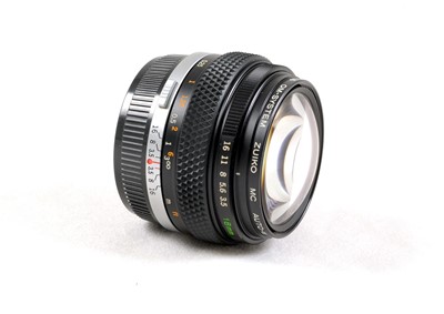 Lot 255 - An Olympus OM Auto-W 18mm f3.5 Extreme Wide Angle Lens.