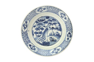 Lot 205 - A CHINESE SWATOW BLUE AND WHITE 'PHOENIX' DISH
