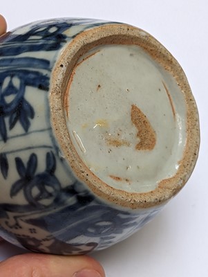 Lot 27 - A CHINESE BLUE AND WHITE 'DEER' JAR