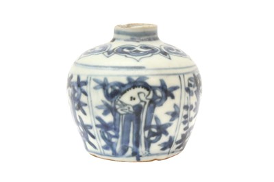 Lot 608 - A CHINESE BLUE AND WHITE 'DEER' JAR