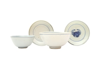 Lot 647 - FOUR CHINESE BLUE AND WHITE BOWLS AND DISHES