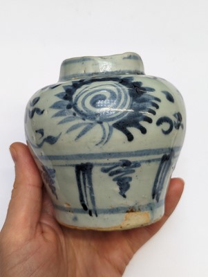Lot 29 - A CHINESE BLUE AND WHITE 'LOTUS' JAR