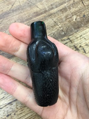 Lot 781 - A CHINESE PEKING GLASS 'SQUIRREL' SNUFF BOTTLE