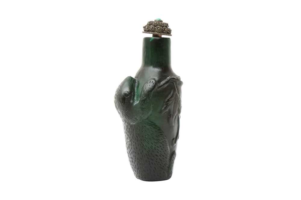 Lot 781 - A CHINESE PEKING GLASS 'SQUIRREL' SNUFF BOTTLE