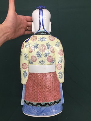 Lot 642 - A CHINESE FAMILLE-ROSE FIGURE OF SHOU LAO