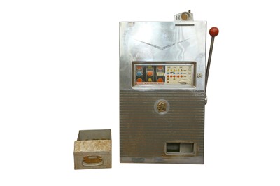 Lot 366 - AN AMERICAN JENNINGS COMET CHICAGO MADE ONE ARMED BANDIT SLOT MACHINE