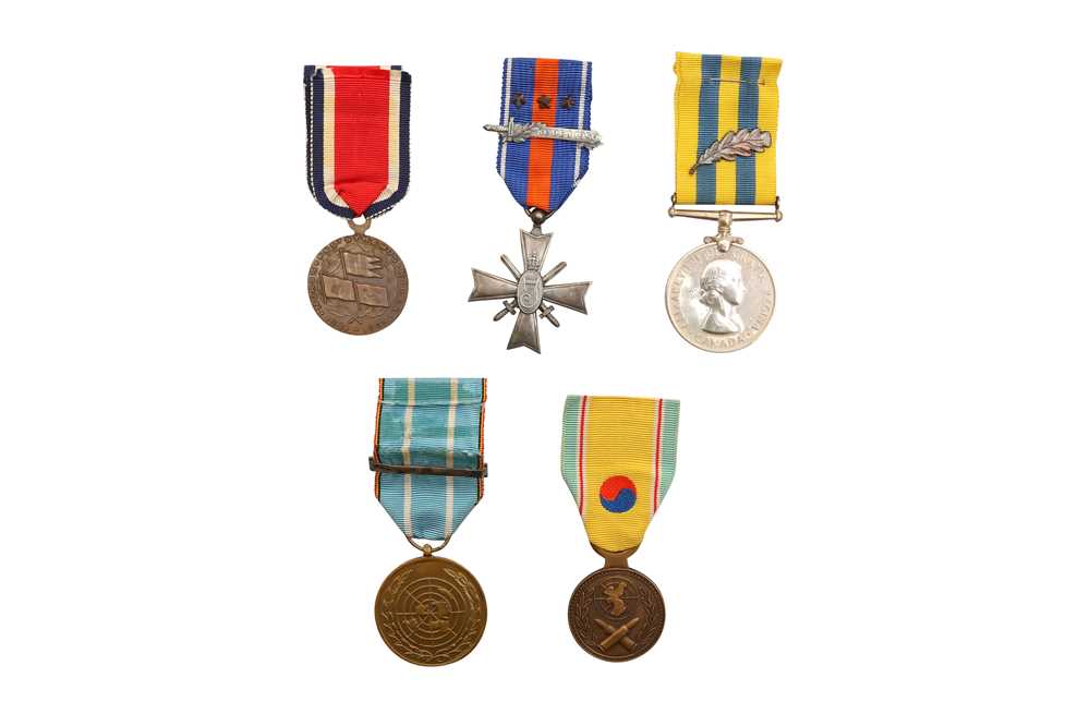 Lot 360 - KOREAN WAR MEDALS