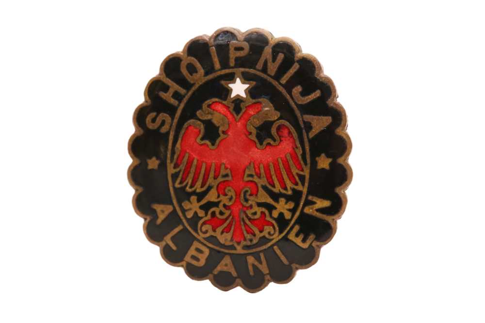 Lot 357 - ALBANIAN BADGE