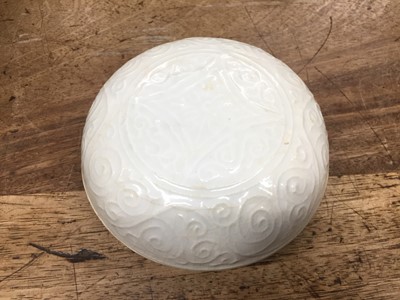 Lot 190 - A CHINESE QINGBAI BOX AND COVER