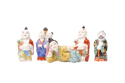 Lot 787 - A GROUP OF FIVE CHINESE FAMILLE-ROSE 'FIGURAL' SNUFF BOTTLES