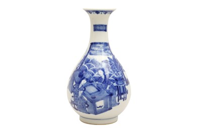 Lot 257 - A CHINESE BLUE AND WHITE PORCELAIN VASE