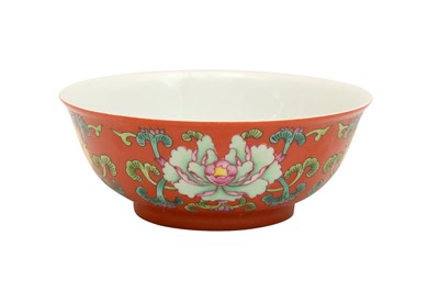 Lot 251 - A CHINESE FAMILLE ROSE PORCELAIN BOWL
