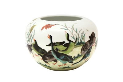 Lot 1008 - A CHINESE FAMILLE-VERTE 'GEESE' JAR