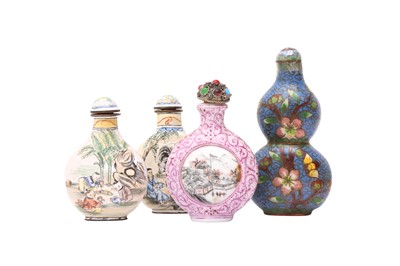 Lot 804 - A GROUP OF FOUR CHINESE SNUFF BOTTLES