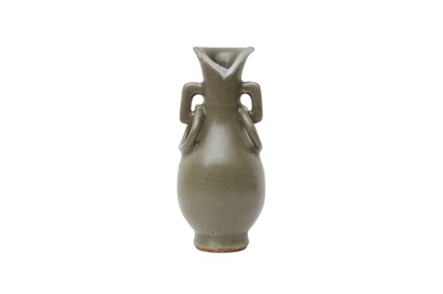Lot 26 - A CHINESE LONGQUAN CELADON-GLAZED TWIN-HANDLED VASE