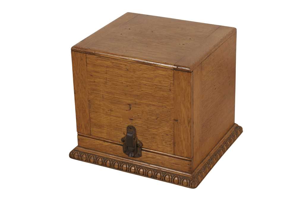Lot 17 - A 7" Berliner Record Box c.1890s