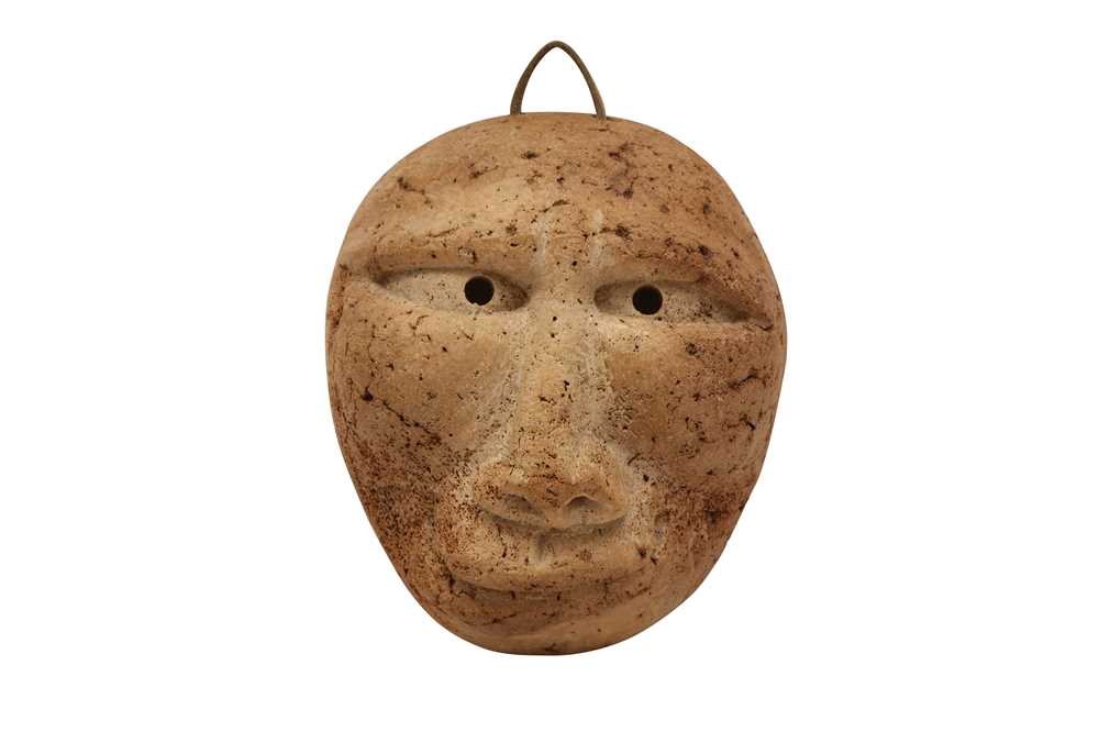 Lot 405 - AN ALASKAN INUIT SPIRIT MASK