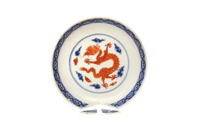 Lot 667 - A CHINESE BLUE AND WHITE AND IRON-RED 'DRAGON' DISH