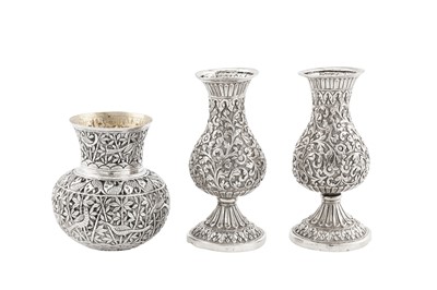 Lot 184 - A pair of late 19th / early 20th century Anglo – Indian unmarked silver posy vases, Cutch circa 1900