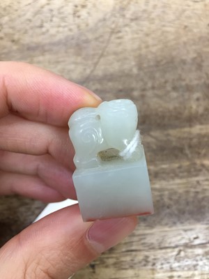 Lot 547 - A CHINESE WHITE JADE 'LION DOG' SEAL