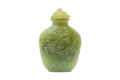 Lot 819 - A CHINESE HARDSTONE 'DRAGON AND PHOENIX' SNUFF BOTTLE