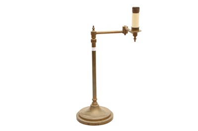 Lot 425 - A CONTEMPORARY BRASS ADJUSTABLE TABLE READING LAMP