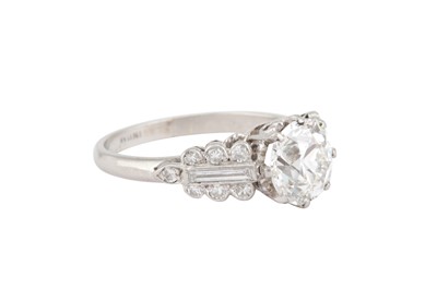 Lot 33 - A diamond single-stone ring