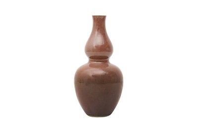 Lot 124 - A CHINESE PEACHBLOOM-GLAZED DOUBLE-GOURD VASE