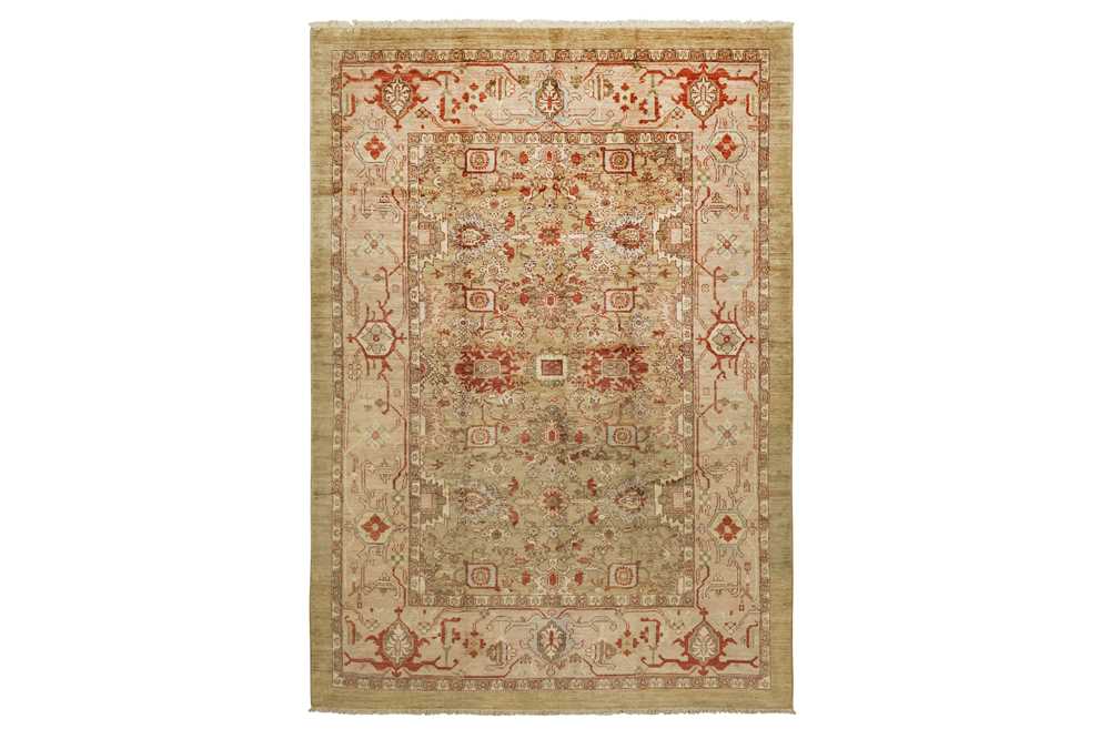 Lot 42 - ARTS & CRAFTS DESIGN CARPET