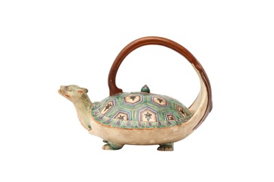 Lot 1029 - A JAPANESE KYOTO WARE 'MINOGAME' TEAPOT AND COVER