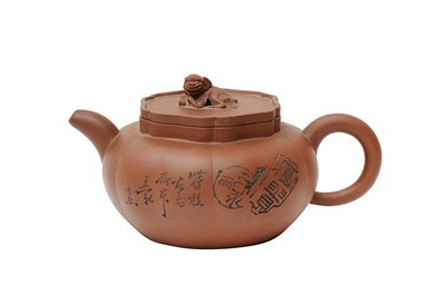 Lot 806 - A CHINESE YIXING ZISHA TEAPOT AND COVER