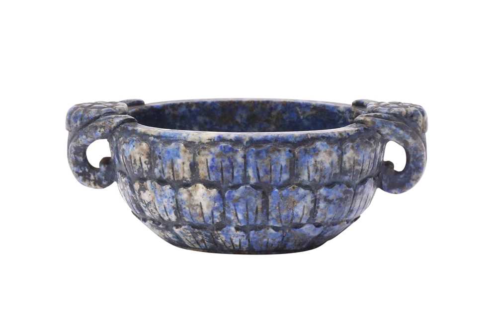 Lot 153 - A SMALL CHINESE LAPIS LAZULI TWIN-HANDLED BOWL