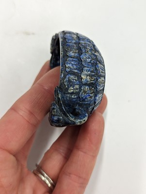 Lot 153 - A SMALL CHINESE LAPIS LAZULI TWIN-HANDLED BOWL